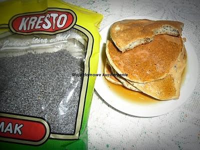 Pancakes z makiem i syropem klonowym