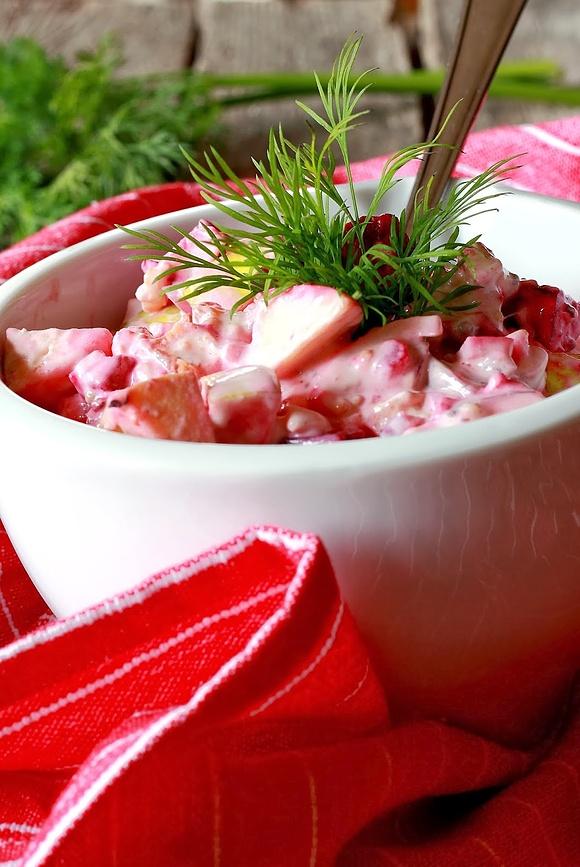 Śledzie z buraczkami i jabłkiem