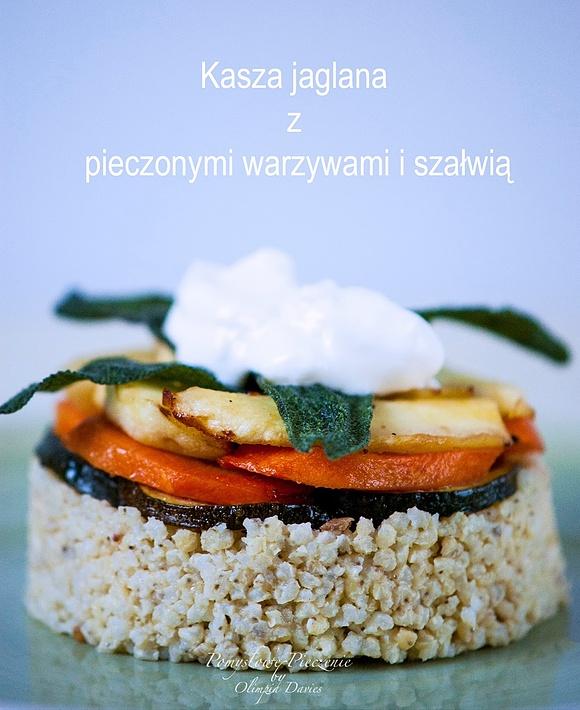 Kasza jaglana z daktylami i pieczonymi warzywami