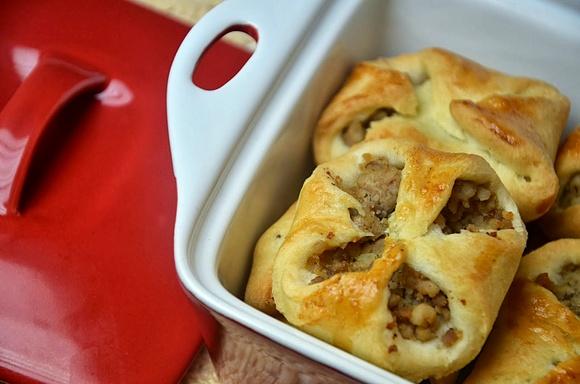 Paszteciki kapuśniaczki w cieście drożdżowym