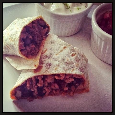 Domowe burrito z fasolą i mięsem - szybki przepis kuchni meksykańskiej