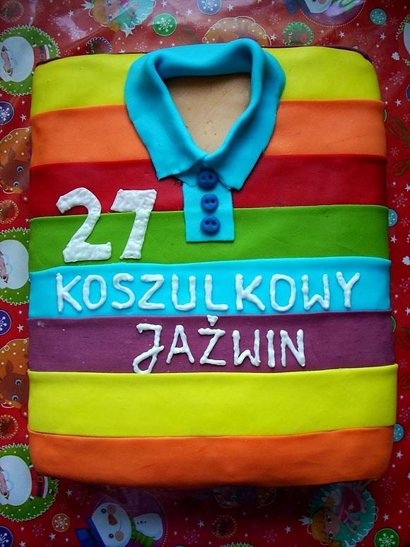 Tort w kształcie koszulki polo z kołnierzykiem