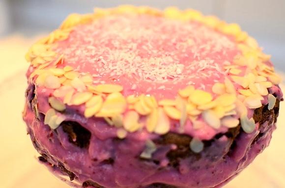 Tort urodzinowy bez mąki i cukru - zdrowy przepis