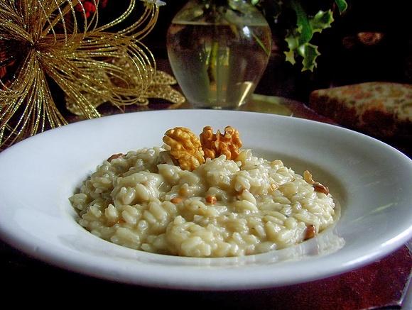 Risotto z gorgonzolą, gruszką i orzechami włoskimi