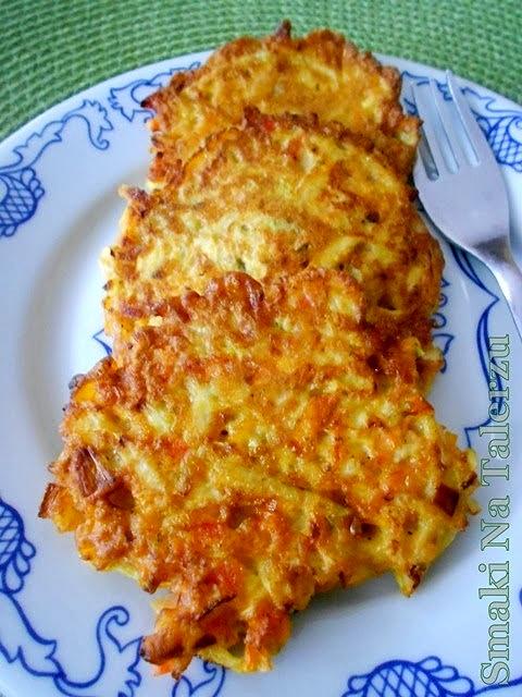 Placki z kalarepy i marchewki z papryką