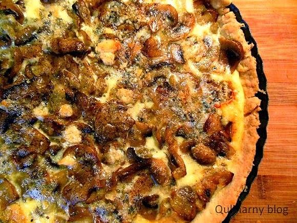 Tarta z pieczarkami i serem pleśniowym