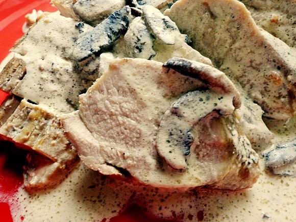 Polędwiczka wieprzowa w sosie śmietanowo-maślanym z pieczarkami