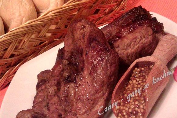 Żeberka pieczone w ciemnym piwie