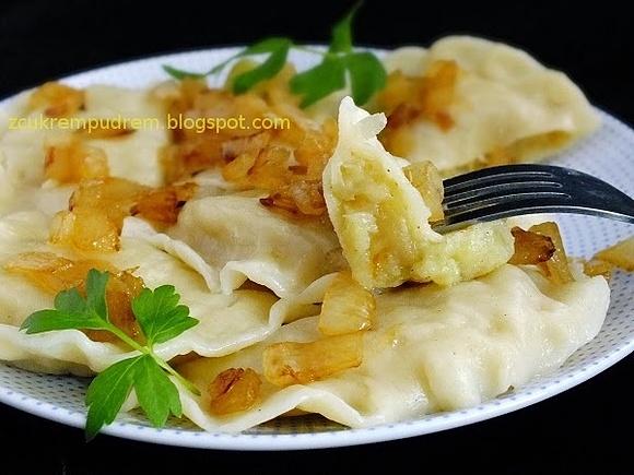 Pierogi z kiszoną kapustą i ziemniakami