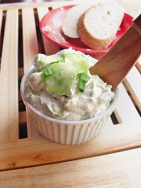 Najlepsza pasta z twarożku z ogórkiem