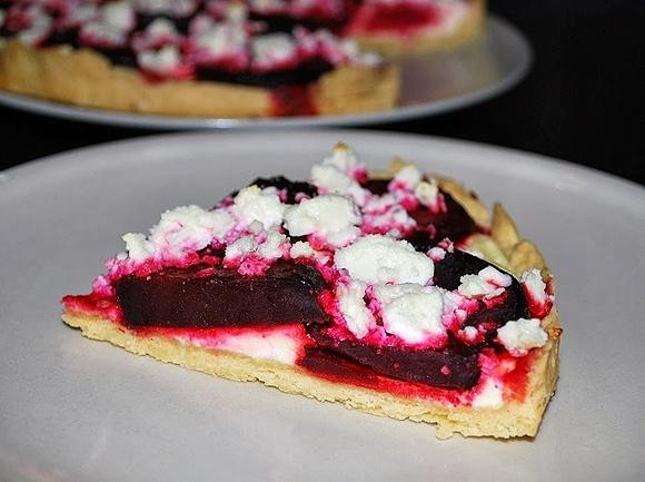 Tarta z pieczonymi burakami i fetą