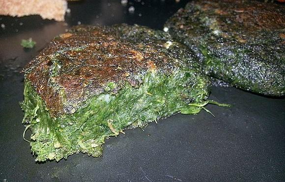 Kale burger z jarmużu – wegetariańska przekąska na obiad lub kolację