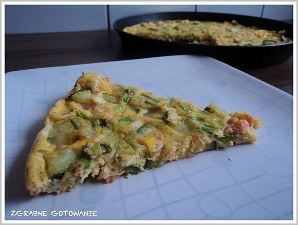 Frittata z łososiem wędzonym i cukinią