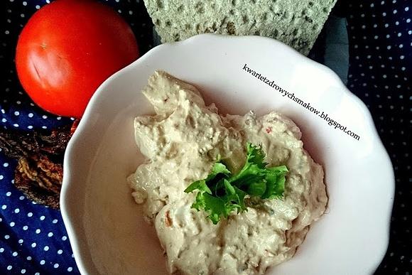 Pasta twarogowa z suszonymi pomidorami na kanapki