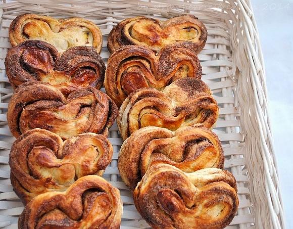 Cynamonowe serca - drożdżowe ciasto z cynamonem i skórką z cytryny