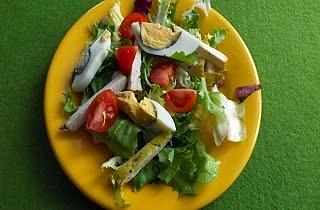 Szybka fit sałatka – zdrowa i dietetyczna na lunch i kolację