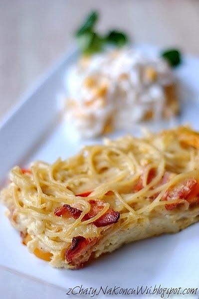 Spaghetti zapiekane z boczkiem i papryką