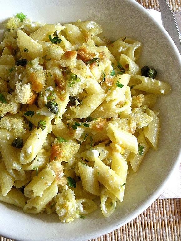 Makaron z okruchami chleba kalabryjski przepis z peperoncino