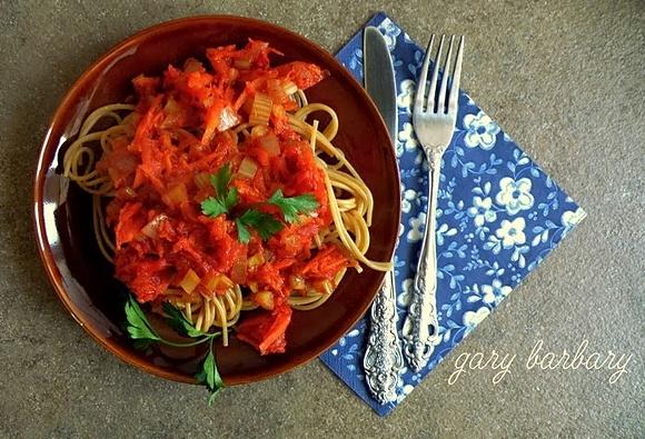Spaghetti z marchewką i selerem naciowym - lekka wersja bez mięsa