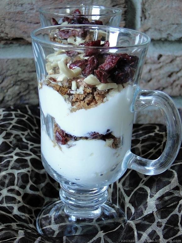 Jogurt z piernikiem i żurawiną