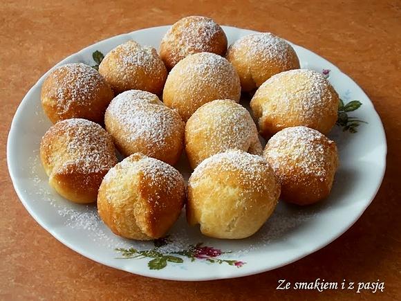 Mini pączki z konfiturą morelową bez drożdży