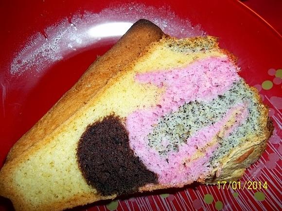 Tęczowa babka ucierana przepisy na kolorowe ciasto