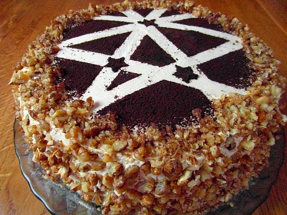 Tort tiramisu z karmelizowanymi orzechami