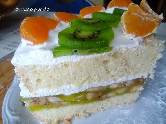 Egzotyczny tort z kiwi i bananem