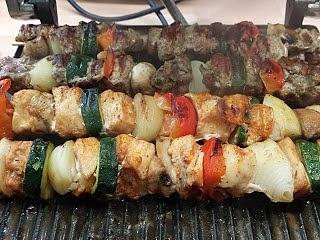 Szaszłyki z karkówki - prosty przepis na grillowane mięso i warzywa