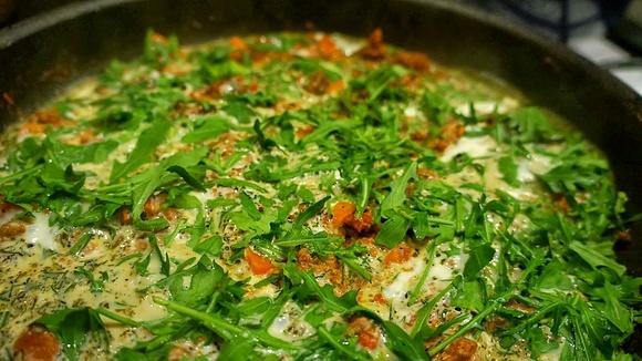 Frittata z mięsem i rukolą