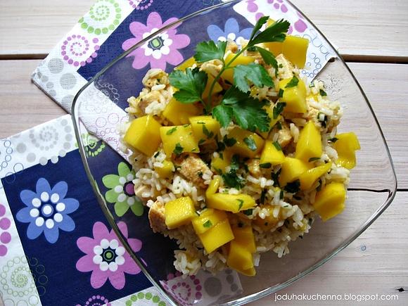 Sałatka z ryżem kurczakiem i mango