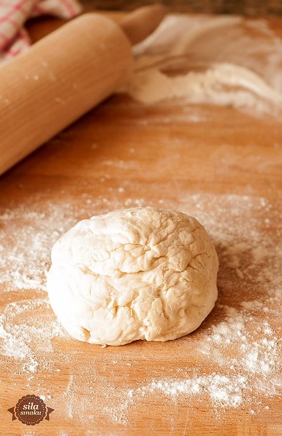 Najłatwiejsze ciasto na pizzę