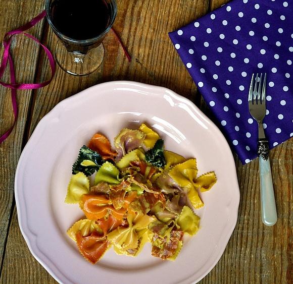 Makaron farfalle z szynką parmeńską i mascarpone