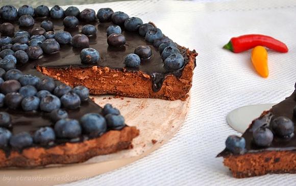 Tarta czekoladowa z chili bez pieczenia