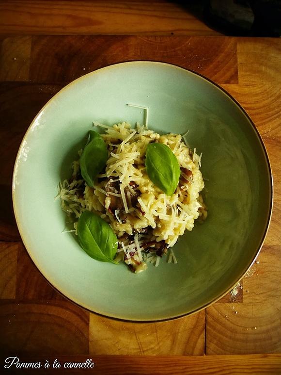 Risotto z grzybami i salami - włoskie danie na obiad