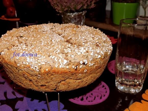 Chleb pszenno-żytni z siemieniem lnianym i kukurydzą