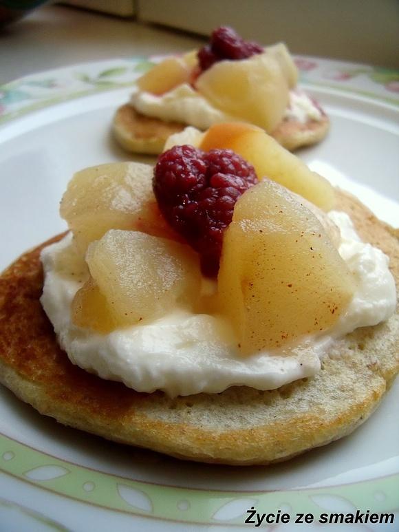 Pełnoziarniste pancakes z otrębami i malinami