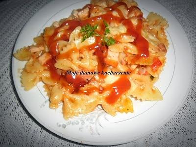 Zapiekanka makaronowa z serem, boczkiem i warzywami