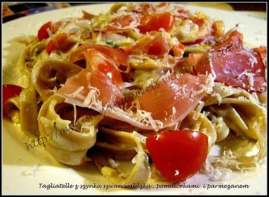 Tagliatelle z szynką szwarcwaldzką, pomidorkami i parmezanem