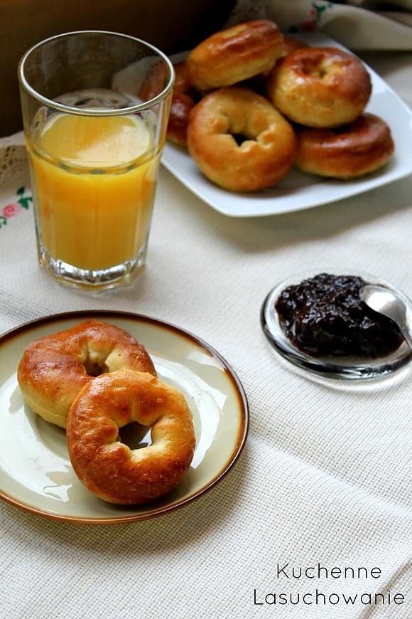 Delikatne i puszyste pieczone pączki odchudzone donaty