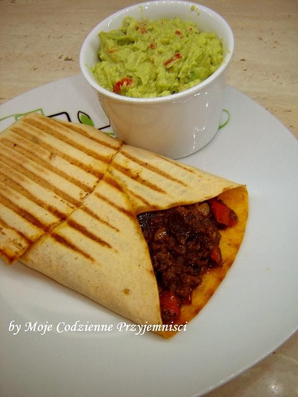 Burrito z chili con carne i guacamole