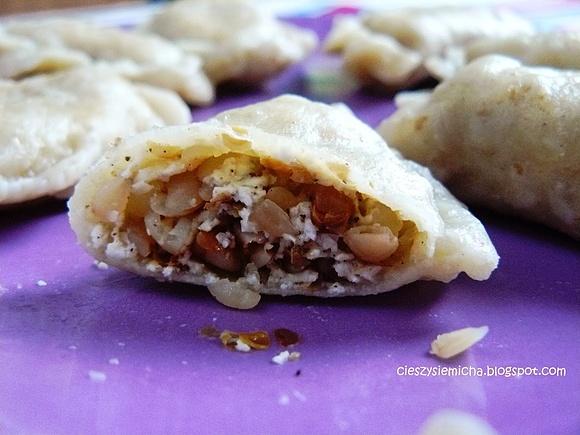 Pierogi z kaszą gryczaną i białym serem