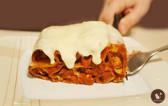 Cannelloni ostry doprawione z indykiem i mozzarellą