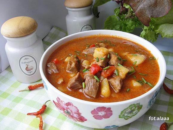 Zupa gulaszowa