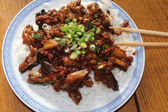 Bakłażan z mieloną wieprzowiną i chilli