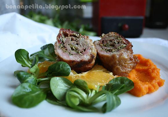 Rolady z pesto pietruszkowym, mozzarellą i puree z marchwi