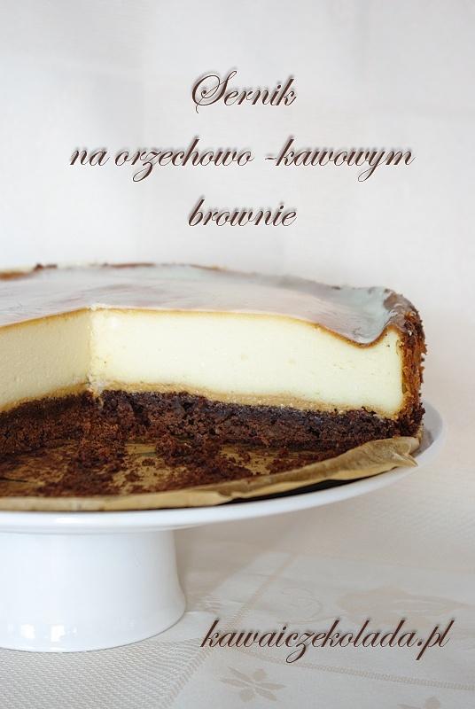 Sernik orzechowow-kawowy na brownie z kajmakiem