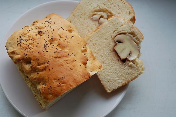 Chlebek juliański z pieczarkami