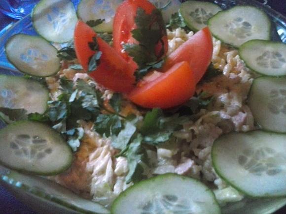 Sałatka z kapusty pekińskiej i ryżu curry