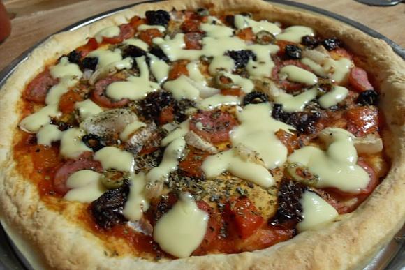 Pizza Capriciosa na puszystym cieście